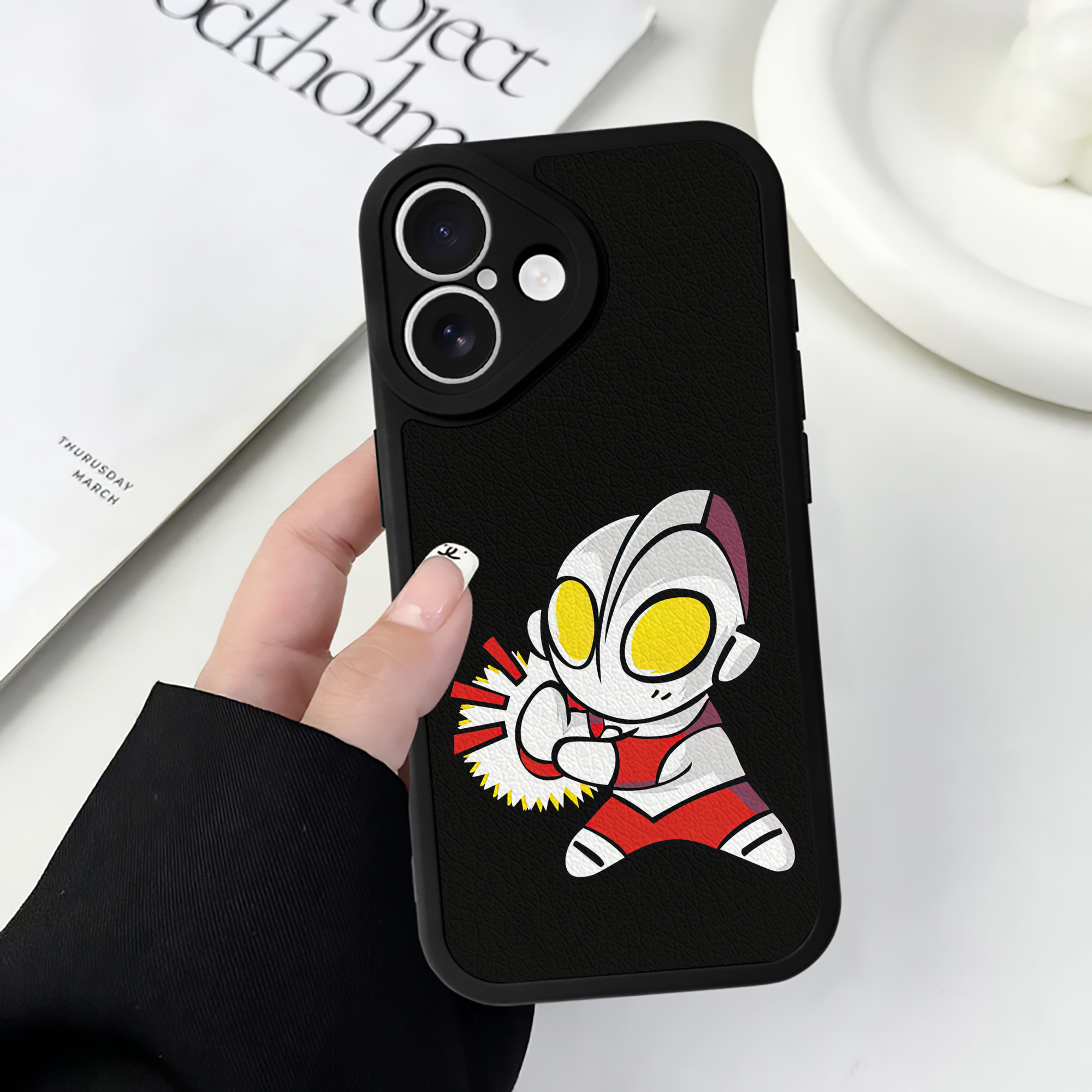 （画像用） ウルトラマン Ultraman 【iPhone 16シリーズ対応】シリコンスマホケース（レザー調） 材質：シリコン